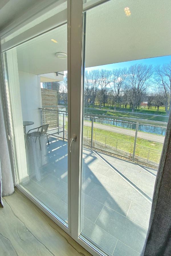 Capital Towers - Apartament Green Z Widokiem Na Rzeke ジェシュフ エクステリア 写真