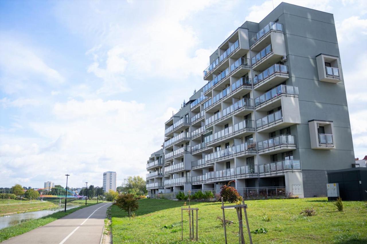 Capital Towers - Apartament Green Z Widokiem Na Rzeke ジェシュフ エクステリア 写真